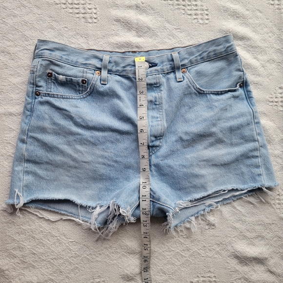 Levi's 501 Cut-Off Casual Summer Denim Jean, Light Wash - Picture 4 of 7